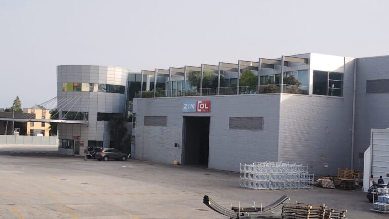 Caduta mortale in una azienda del Vicentino